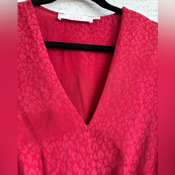 ASTR V-neck Crop Top Red Size Medium Nordstrom - Picture 2 of 4